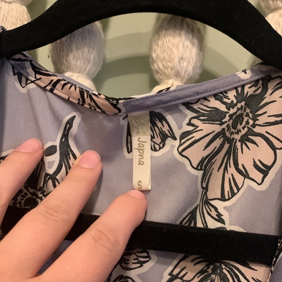 Japna Lavender Floral Wrap Blouse Shirt Size Small Flutter Bodice Sleeveless - Picture 2 of 8